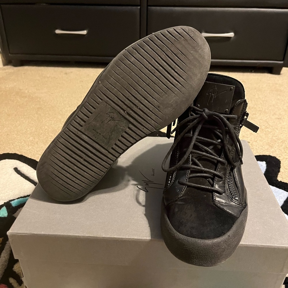 Giuseppe Zanotti, US MENS 9.5/EU MENS 43, triple black leather and suede - Picture 6 of 9
